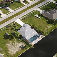 Golden Globe - Luxury on the Canal With Pool spa