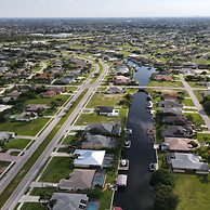 Golden Globe - Luxury on the Canal With Pool spa