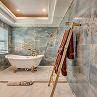 Golden Globe - Luxury on the Canal With Pool spa