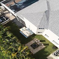 Golden Globe - Luxury on the Canal With Pool spa