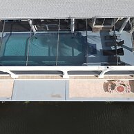 Golden Globe - Luxury on the Canal With Pool spa