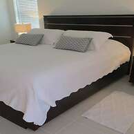 Altaira - top Location Lake View Pool Spa 4 Bed