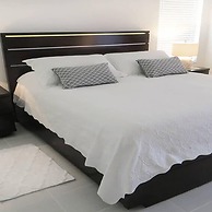 Altaira - top Location Lake View Pool Spa 4 Bed