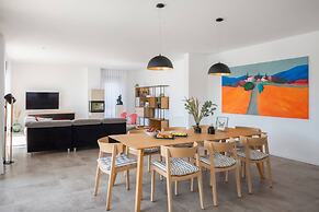 Holly - With Pool - H