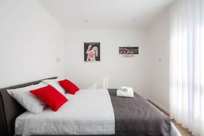 Holly - With Pool - H