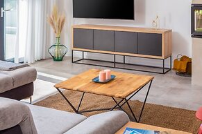 Holly - With Pool - H