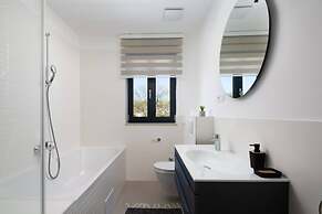 Holly - With Pool - H