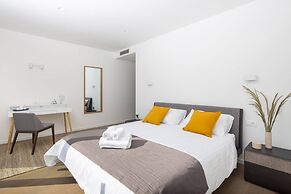 Holly - With Pool - H