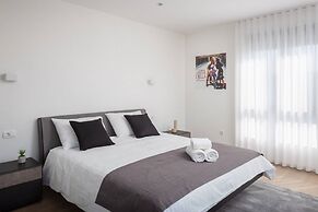 Holly - With Pool - H