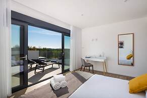 Holly - With Pool - H