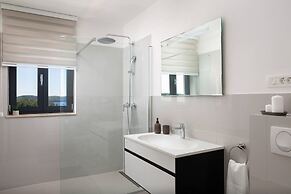 Holly - With Pool - H