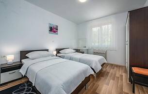 Med - Beautiful Home With Private Pool - H