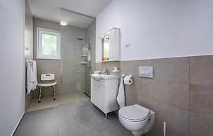 Med - Beautiful Home With Private Pool - H