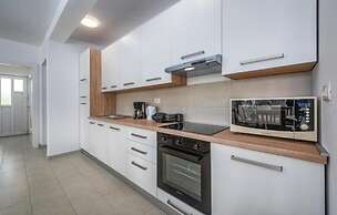 Med - Beautiful Home With Private Pool - H