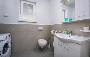 Med - Beautiful Home With Private Pool - H