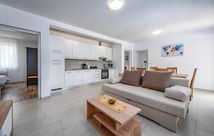 Med - Beautiful Home With Private Pool - H