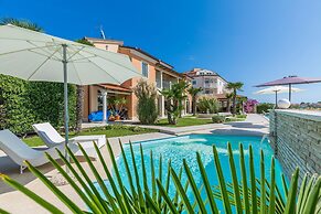 Fimi- With Swimming Pool - A3 BW