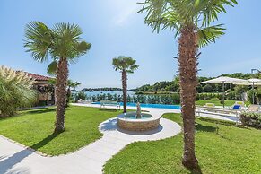 Fimi- With Swimming Pool - A3 BW