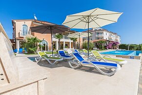 Fimi- With Swimming Pool - A3 BW