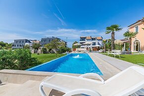 Fimi- With Swimming Pool - A3 BW