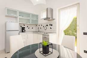 Fimi- With Swimming Pool - A3 BW