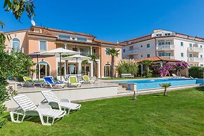 Fimi- With Swimming Pool - A3 BW