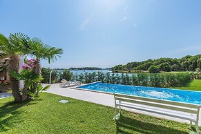 Fimi- With Swimming Pool - A3 BW