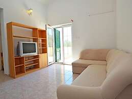 Vale - by the Beach - H