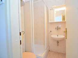 Vale - by the Beach - H