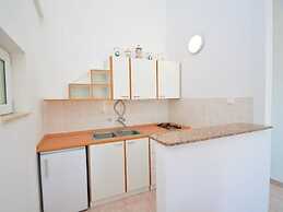 Vale - by the Beach - H