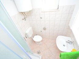 Vale - by the Beach - H