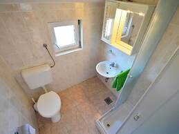 Vale - by the Beach - H