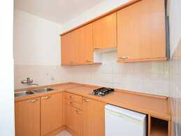 Vale - by the Beach - H