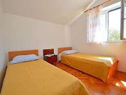 Vale - by the Beach - H