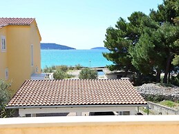 Vale - by the Beach - H