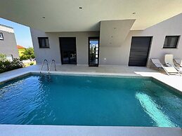 Duša - With Pool - H