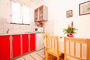 Miro - 300 m From sea - A2 Crveni