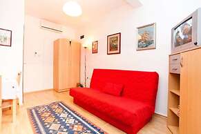 Miro - 300 m From sea - A2 Crveni