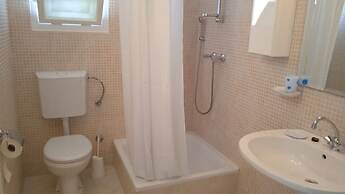 Mary: Relaxing With Pool - H