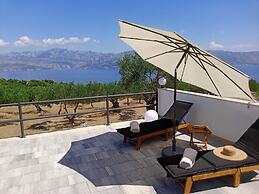 Mary: Relaxing With Pool - H