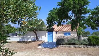 Mary: Relaxing With Pool - H