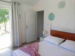 Mary: Relaxing With Pool - H