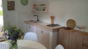 Mary: Relaxing With Pool - H