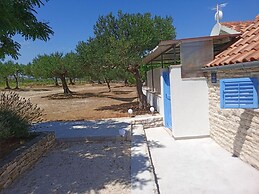 Mary: Relaxing With Pool - H