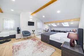 Vedran - With Beautiful Lake View and Private Pool - H