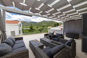 Vedran - With Beautiful Lake View and Private Pool - H