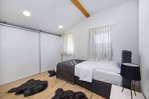 Vedran - With Beautiful Lake View and Private Pool - H