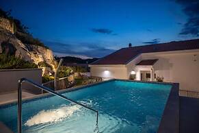Vedran - With Beautiful Lake View and Private Pool - H