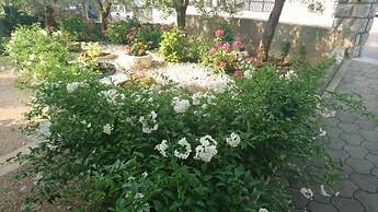 Dorica - Flower Garden - A1