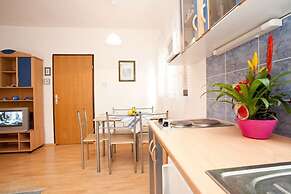 Miro - 300 m From sea - A1 Plavi